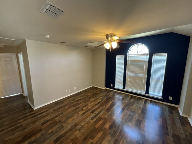 Building Photo - "Charming 3-Bed Oasis with Granite Touches & Cozy Fireplace in Cibolo!"