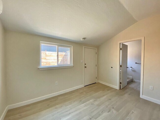 Building Photo - 1407 Vale Ave