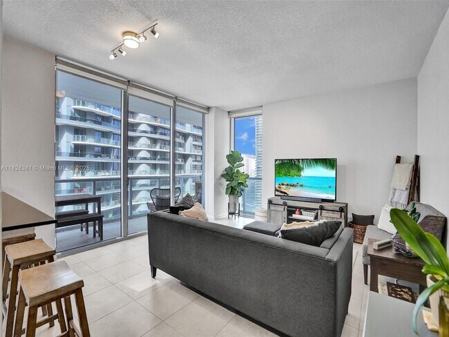Building Photo - 1050 Brickell Ave