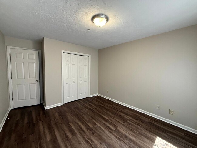 Building Photo - 301 Warton Ln