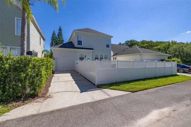 Building Photo - 212 Ficus St
