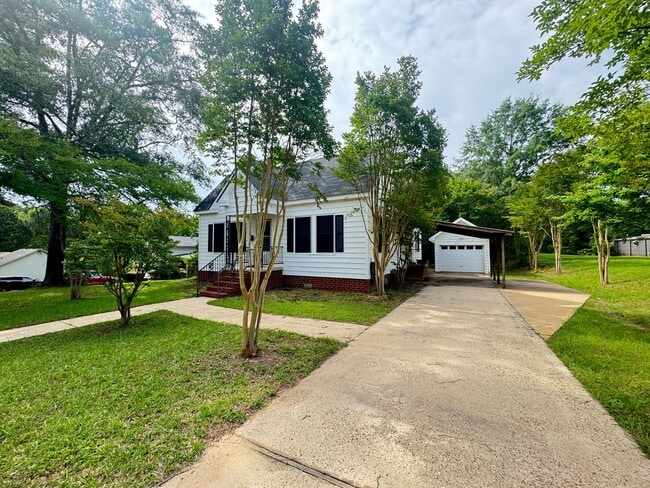 Building Photo - Spacious Home close to LA Tech