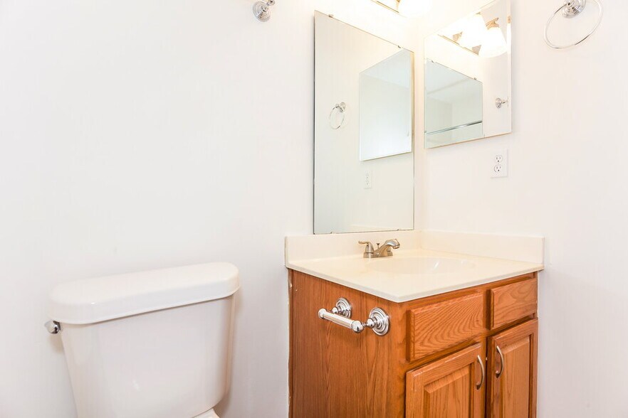 Building Photo - 3037 Champion Ln SW