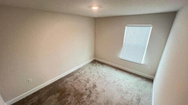 Building Photo - Beautiful Harmony Central Water Front Home AVAILABLE NOW!