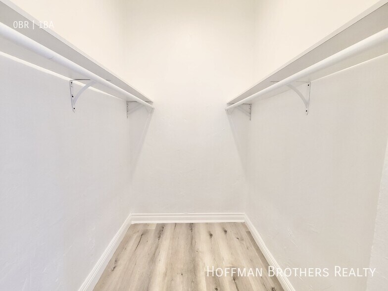 Building Photo - 2362 W Washington Blvd