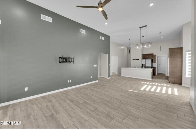 Building Photo - 13729 Lago Vista Ave