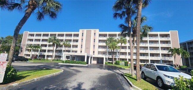 Building Photo - 1075 Riverside Dr