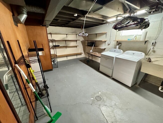 Building Photo - Charming 2-Bed 1-Bath Home in Avalon!