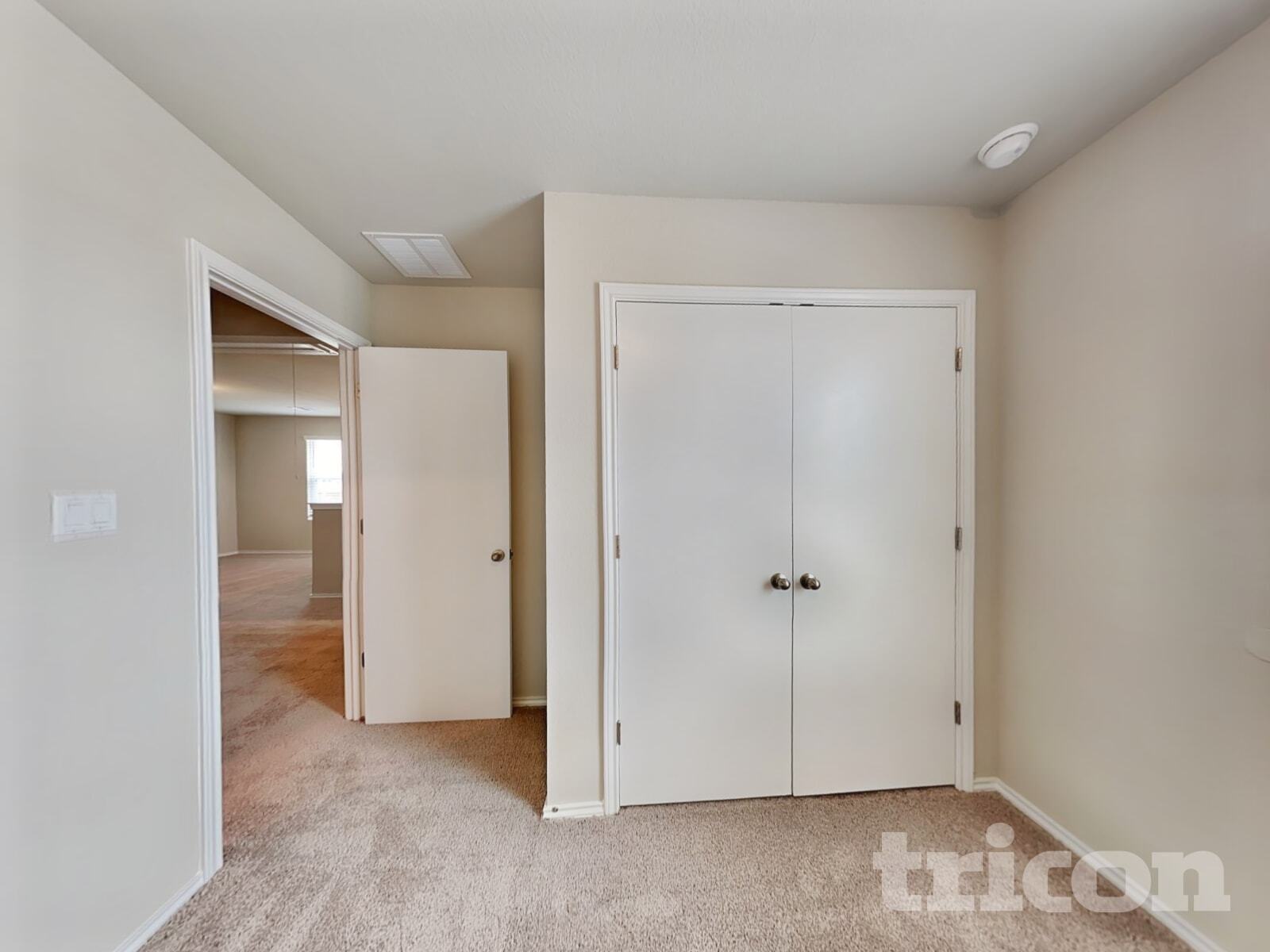 Building Photo - 5002 Saddle Clb Dr