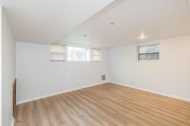 Building Photo - 7530 N Oakley Ave