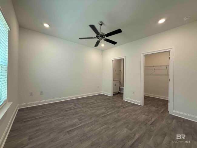 Building Photo - 36282 Revere Dr