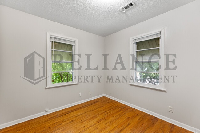 Building Photo - 2062 Poplar St