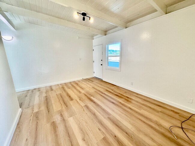 Building Photo - El Cerrito, Newly Renovated 2BR/1BA Upstairs Unit – Convenient Location!