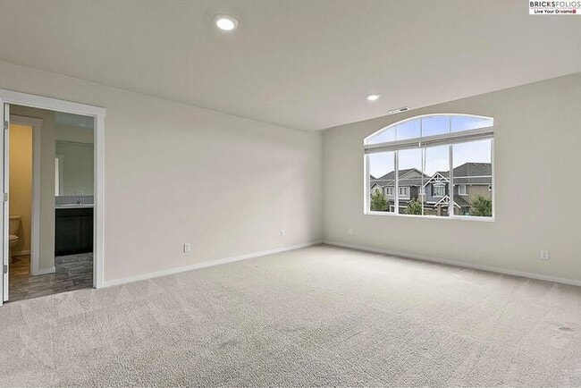 Building Photo - Your Ideal Home in Puyallup Awaits – Peaceful, Modern, Perfectly Located.