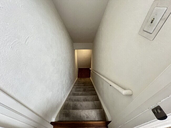 Building Photo - 7052 E Briarwood Dr