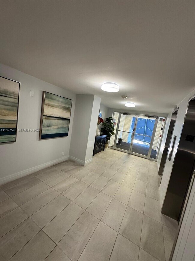 Building Photo - 1881 Middle River Dr