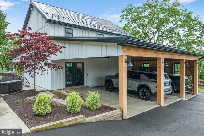 Building Photo - 2406 Upper Ridge Rd