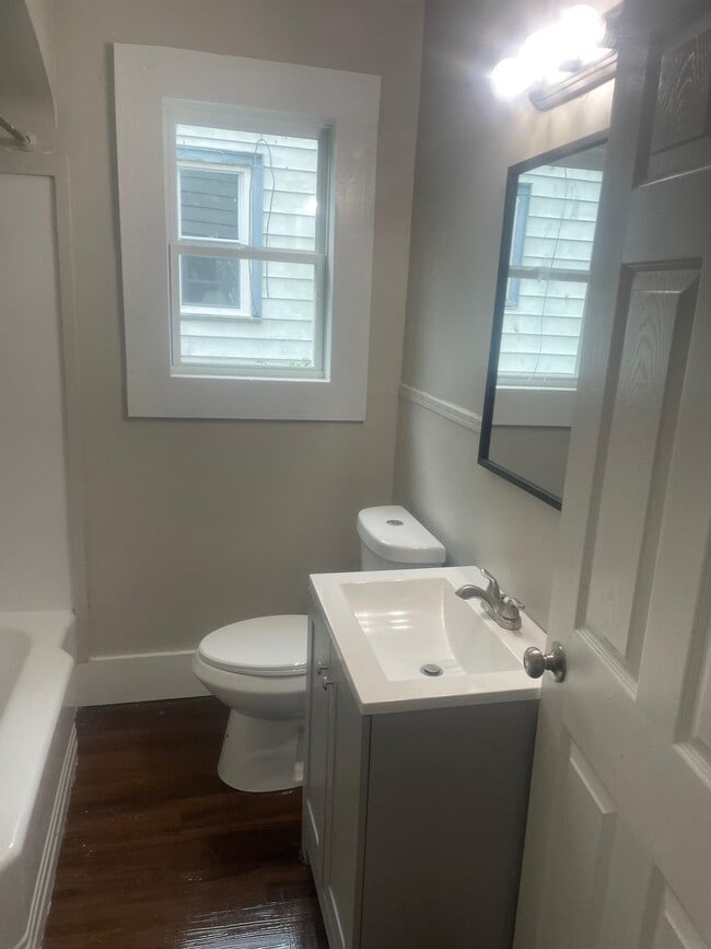 Building Photo - 804 Columbia St