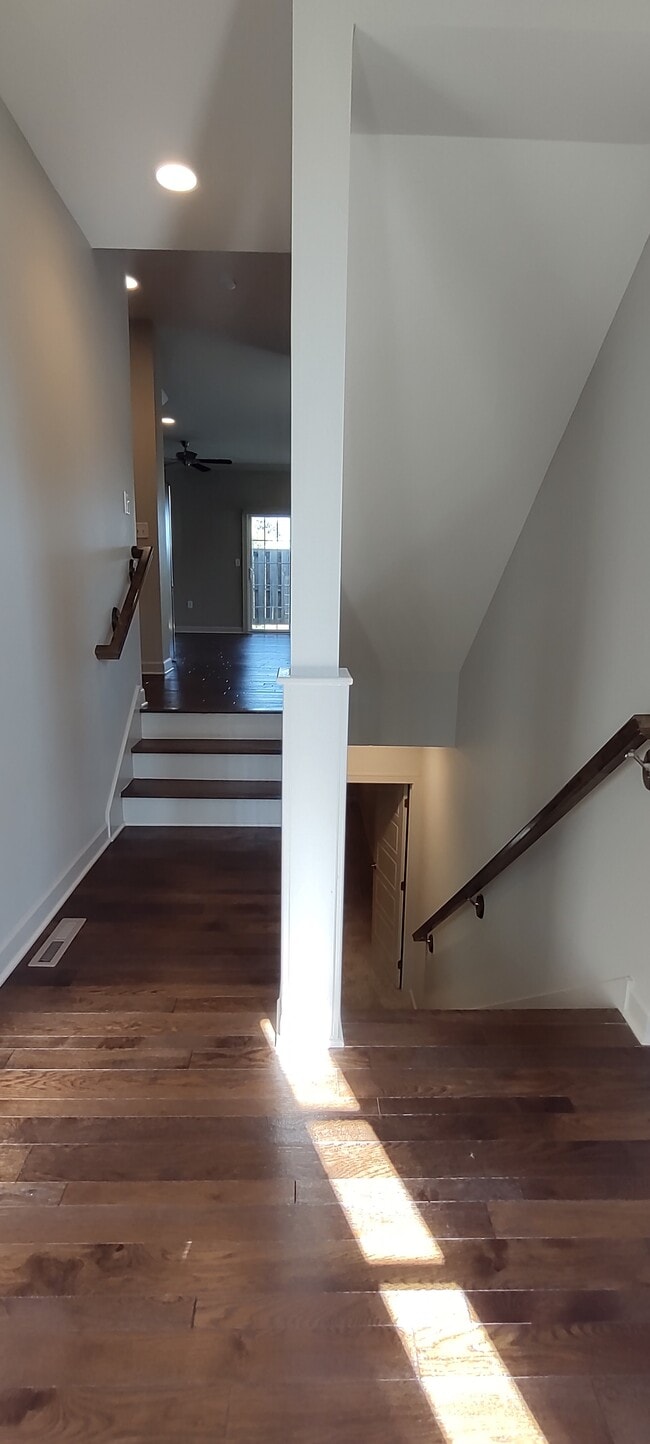 Building Photo - 15881 Valley View Dr