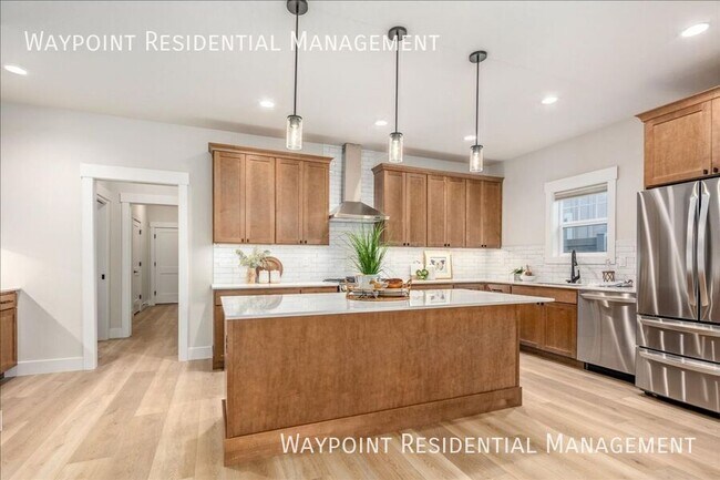 Building Photo - 1704 E Cutgrass Ln