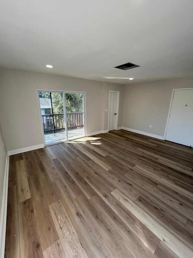 Building Photo - 3848 N Lake Dr