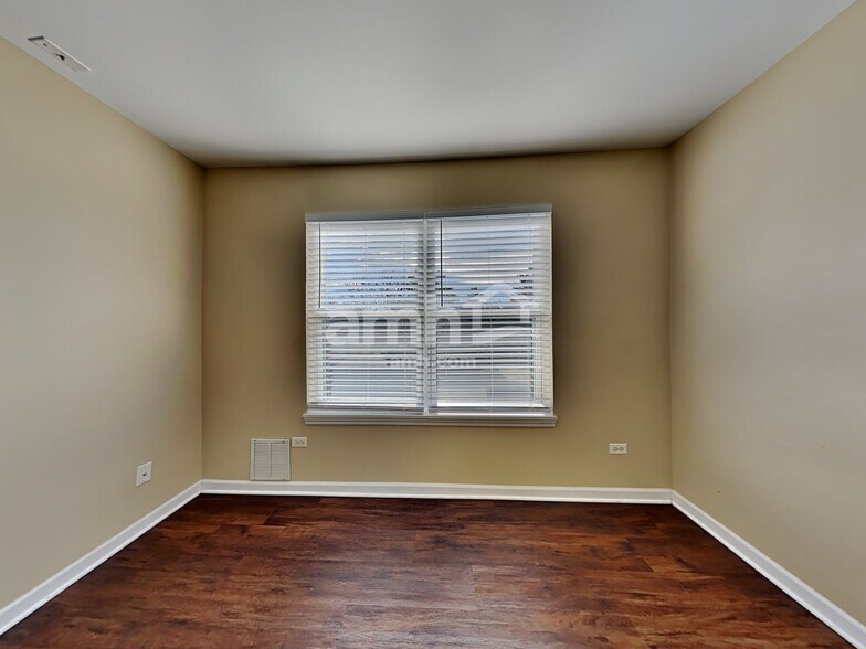 Building Photo - 2123 Red Oak Dr