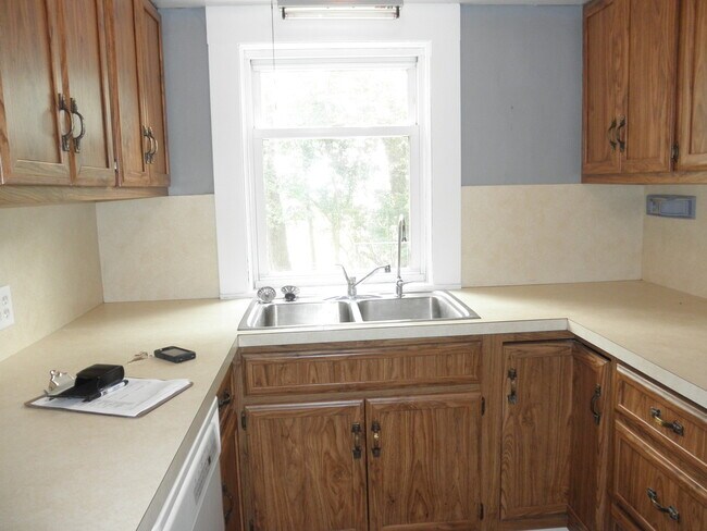 Building Photo - 3986 Rollo Rd