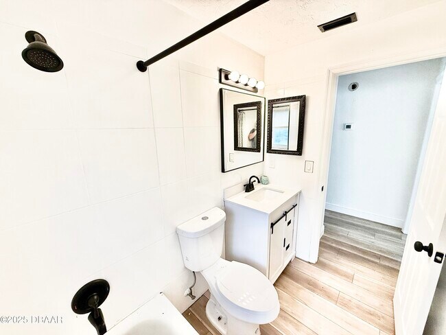 Building Photo - 929 Derbyshire Rd