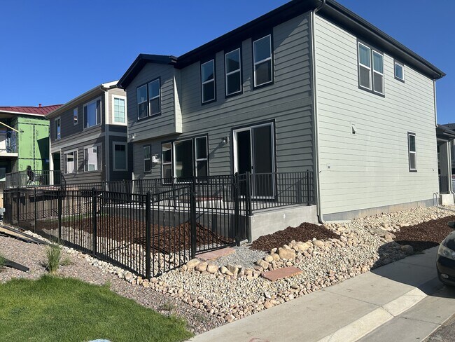 Building Photo - 394 Blackfoot St