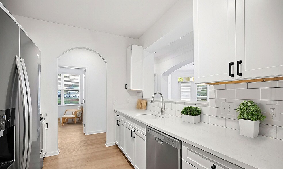 Primary Photo - Weston Lakeside Apartments