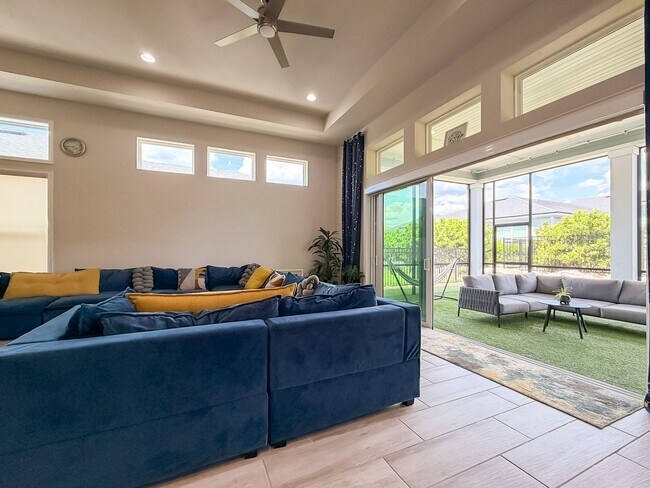 Building Photo - Modern-Luxury 5/3 in Oakmont
