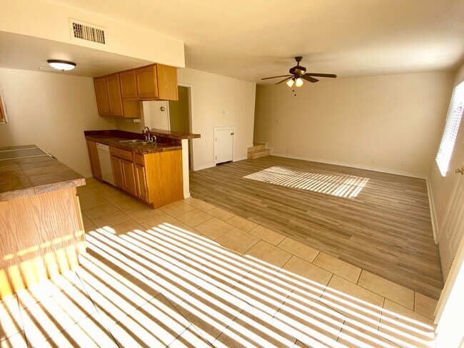 Building Photo - 2 Bedroom 1.5 Bath Townhouse in Fountain Hills