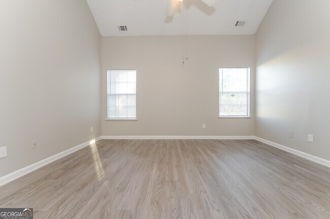 Building Photo - 5754 Star Flower Dr