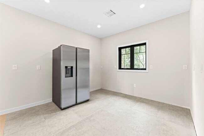 Building Photo - 165 Jefferson Ave