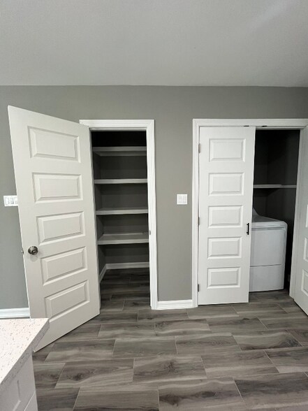 Building Photo - 6911 Venus Dr