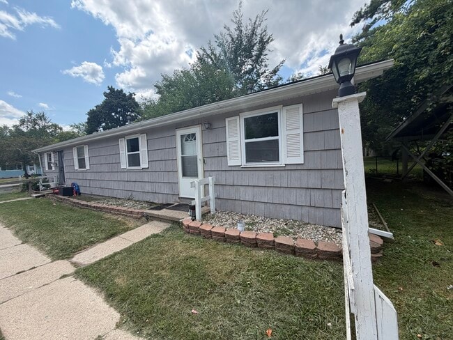 Building Photo - 2118 Ferrol St