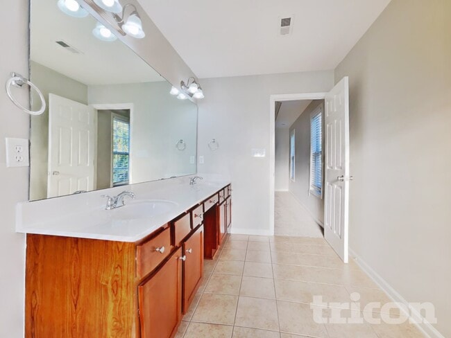 Building Photo - 220 Advance Dr