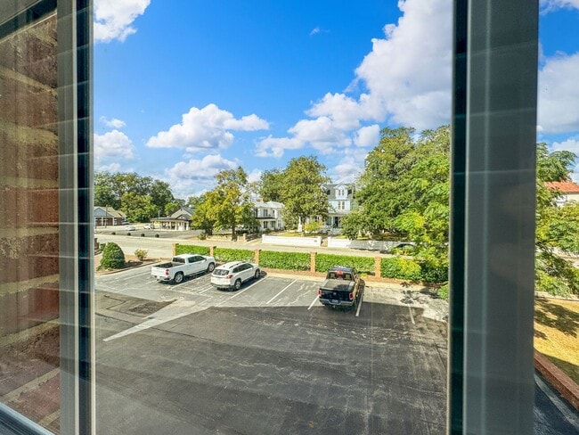 Building Photo - Fully Furnished Waterfront Elegance on Mai...