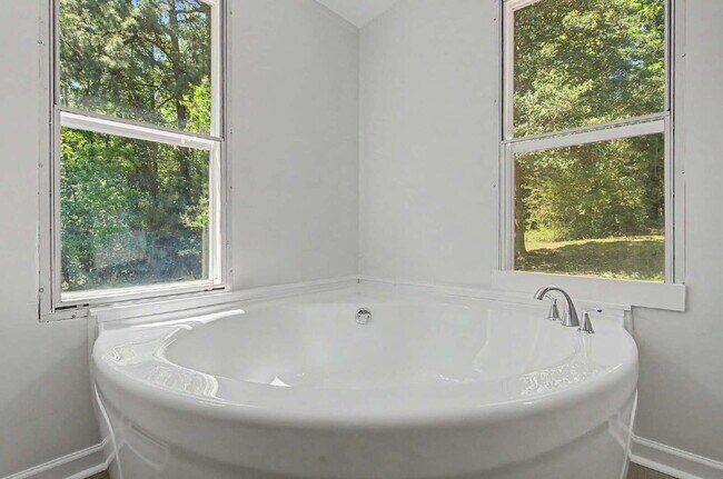 Building Photo - Updated 3-Bedroom Home on 10 acres in Chapel Hill