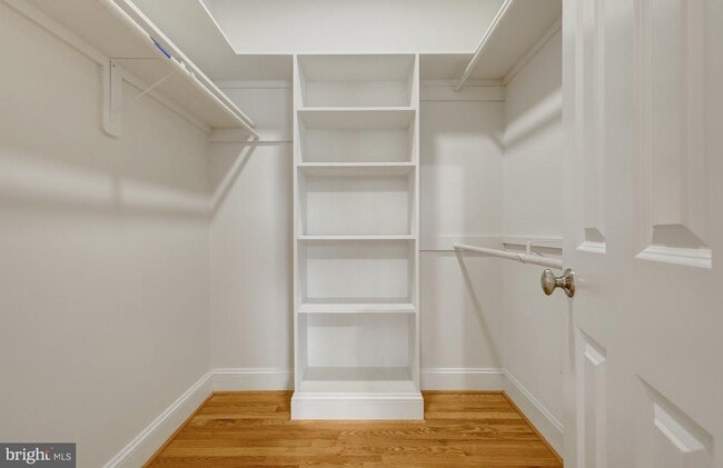 Building Photo - 229 Locust St SE