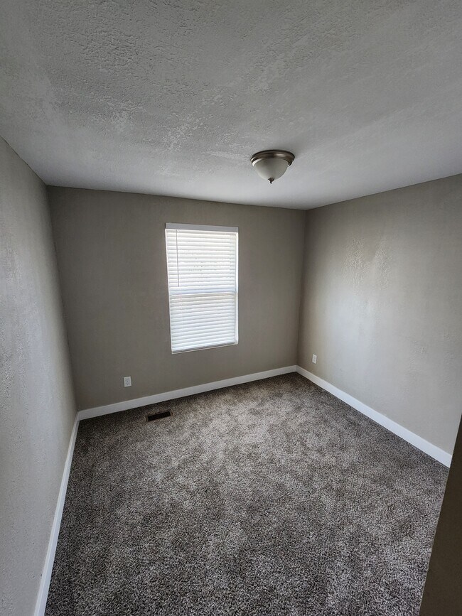 Building Photo - 307 E Washington St