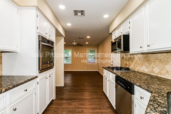 Building Photo - 6910 Cole Creek Dr