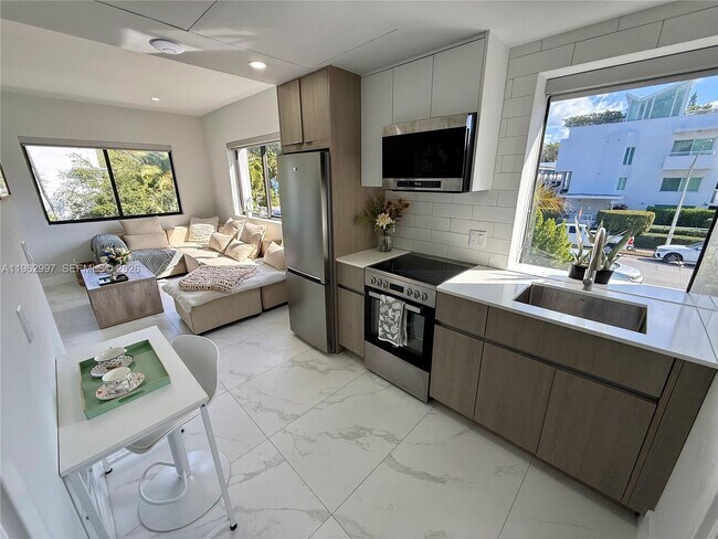 Building Photo - 944 Jefferson Ave