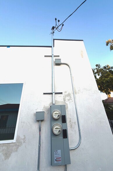 Building Photo - 1144 E Wilson Ave