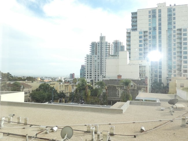 Building Photo - 889 Date St