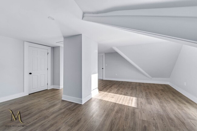 Building Photo - 403-405-405 S Elm St