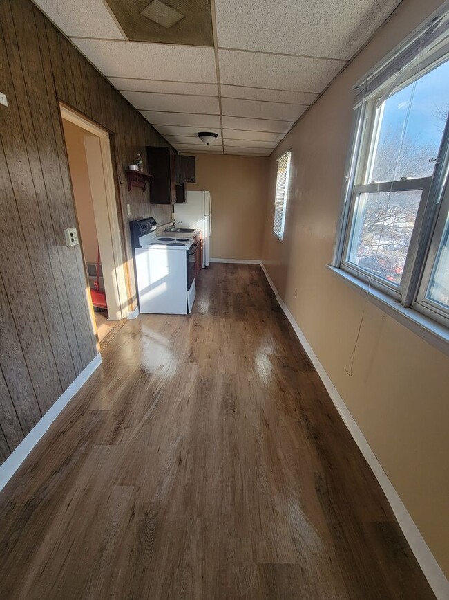 Building Photo - 3 N High St