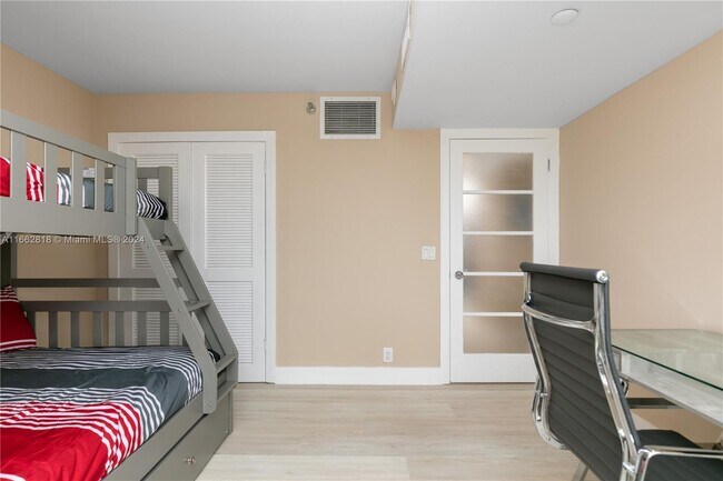 Building Photo - 3500 Mystic Pointe Dr