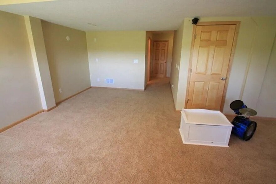 Building Photo - 8487 Jonquil Ln N