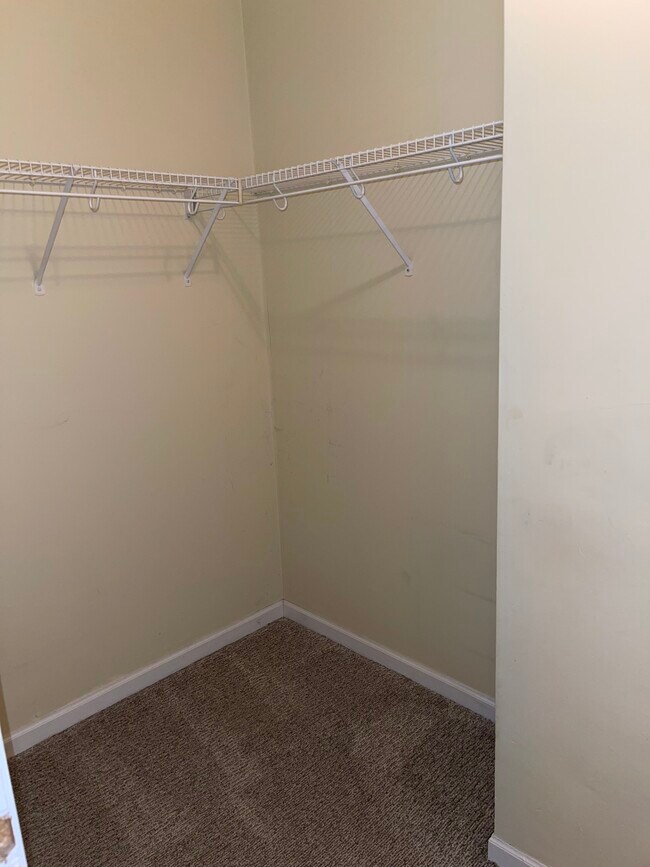 Building Photo - 14016 S Emerson Ct